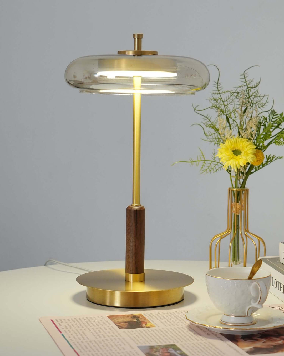 Moderne Designer Bordlampe i Glas, Træ og Metal
