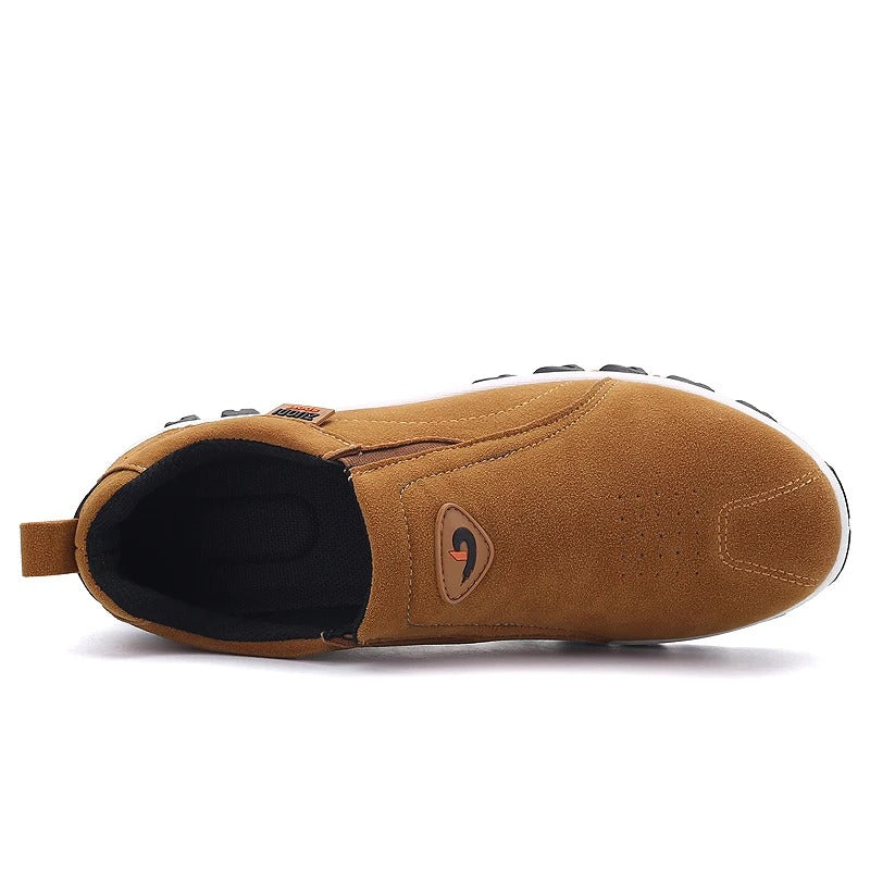 Blå slip-on herresko med stødabsorberende sål. Giver optimal komfort hele dagen.