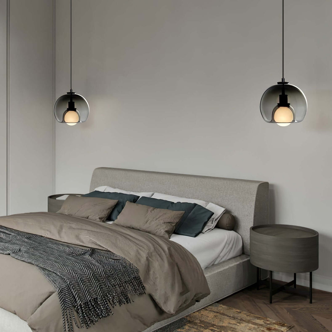 Moderne pendellampe i metal og glas