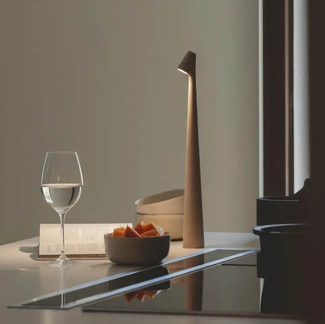 Bærbar LED-bordlampe, dæmpbar, i aluminium
