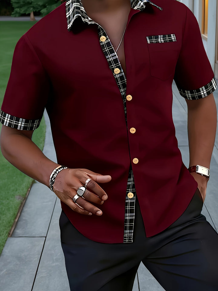 Smarte herre kortærmet skjorte med kontrast på krave/manchetter og brystlomme. Casual stil.