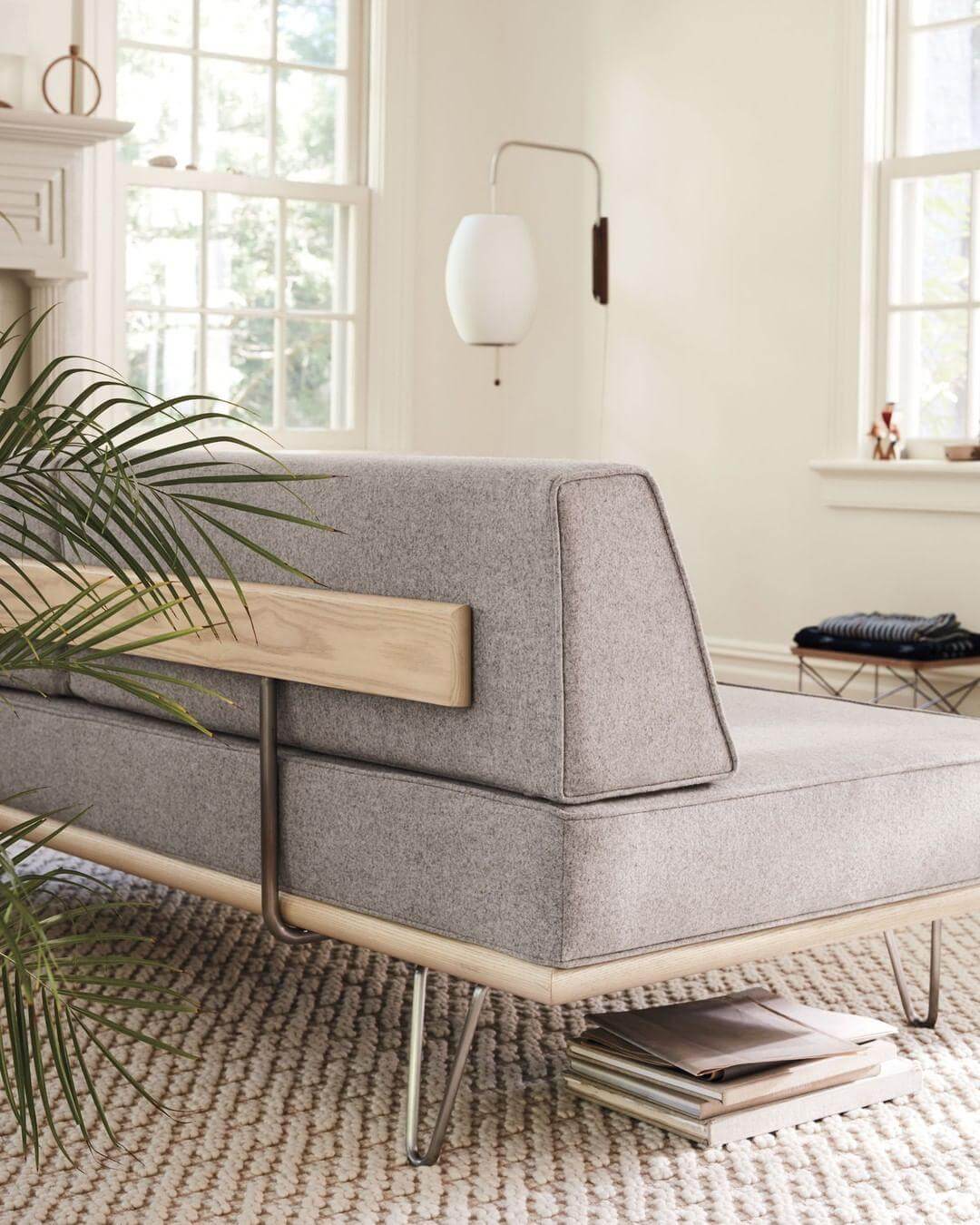 Moderne væglampe med kugledesign og varmt hvidt lys
