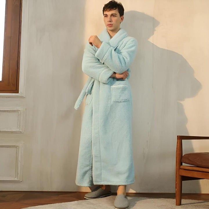 Hyggelig unisex fleece kåbe til loungewear. Ideel til afslapning efter bad eller en kold aften.