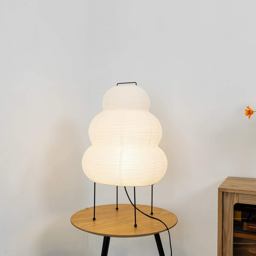 Minimalistisk japansk bordlampe Yumi