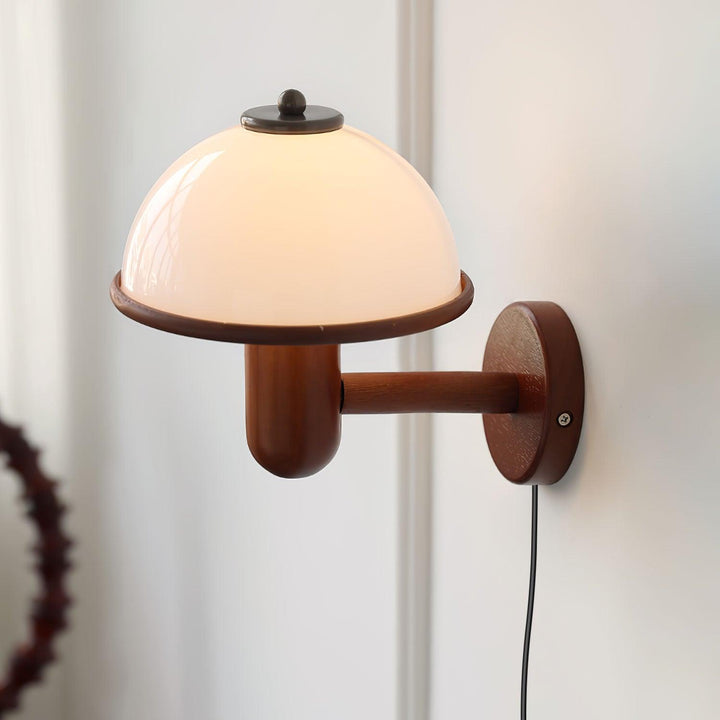 Moderne væglampe med svampedesign i træ