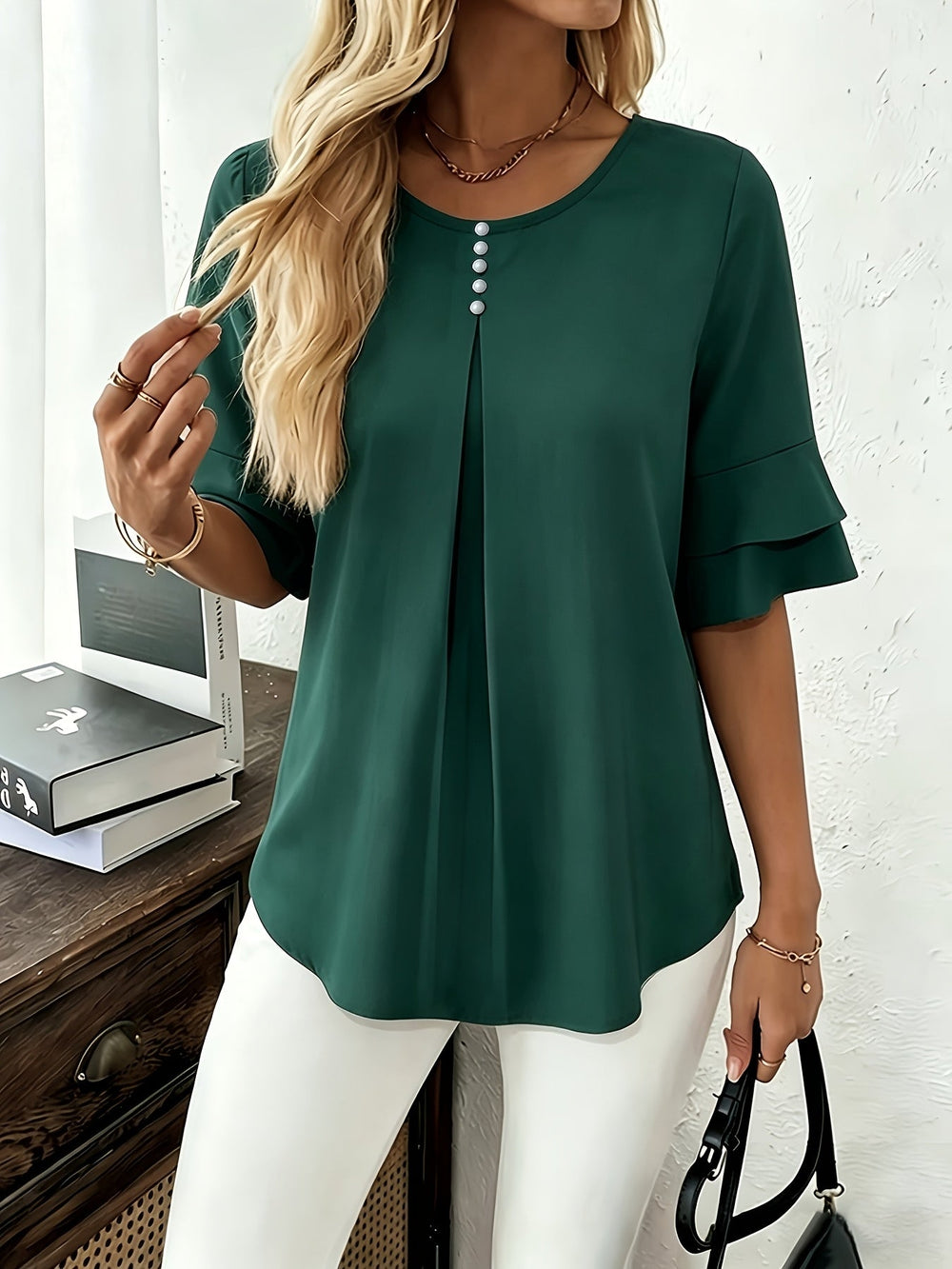 Afslappet damebluse med flæseærmer, der kombinerer komfort og elegant stil til enhver lejlighed.