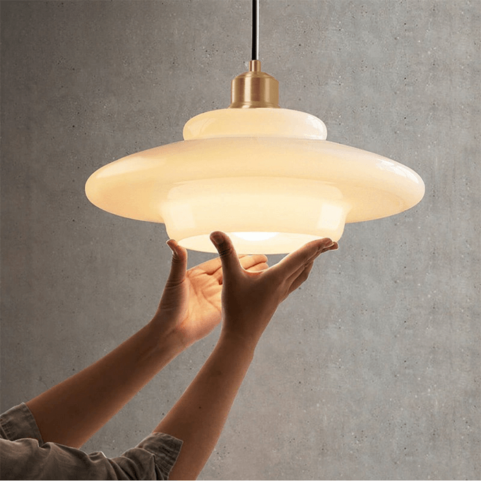 Elegant hvidglas pendellampe