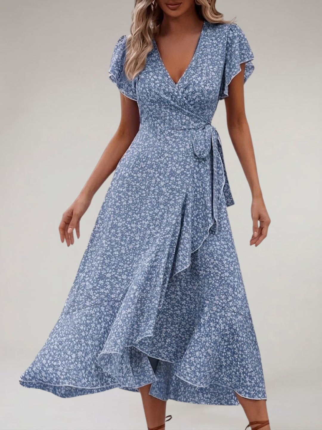 Kvinders elegante midi kjole med korte ærmer & V-udskæring. Perfekt til stilfuld hverdag & sommer.