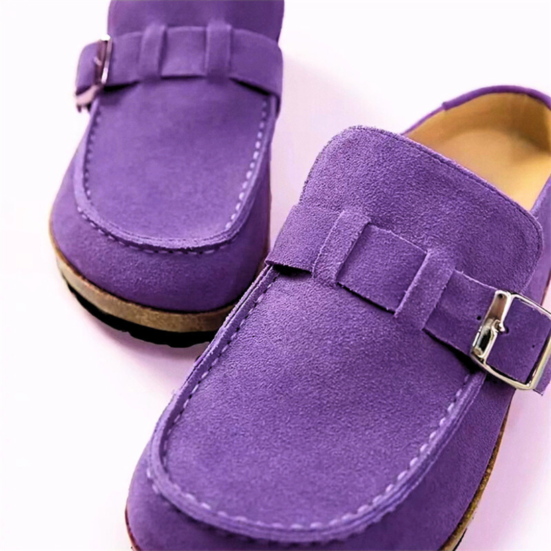 Detaljebillede af de stilfulde dame loafers med spænde. En komfortabel og elegant slip-on damesko. [[lstfy-media:8]]