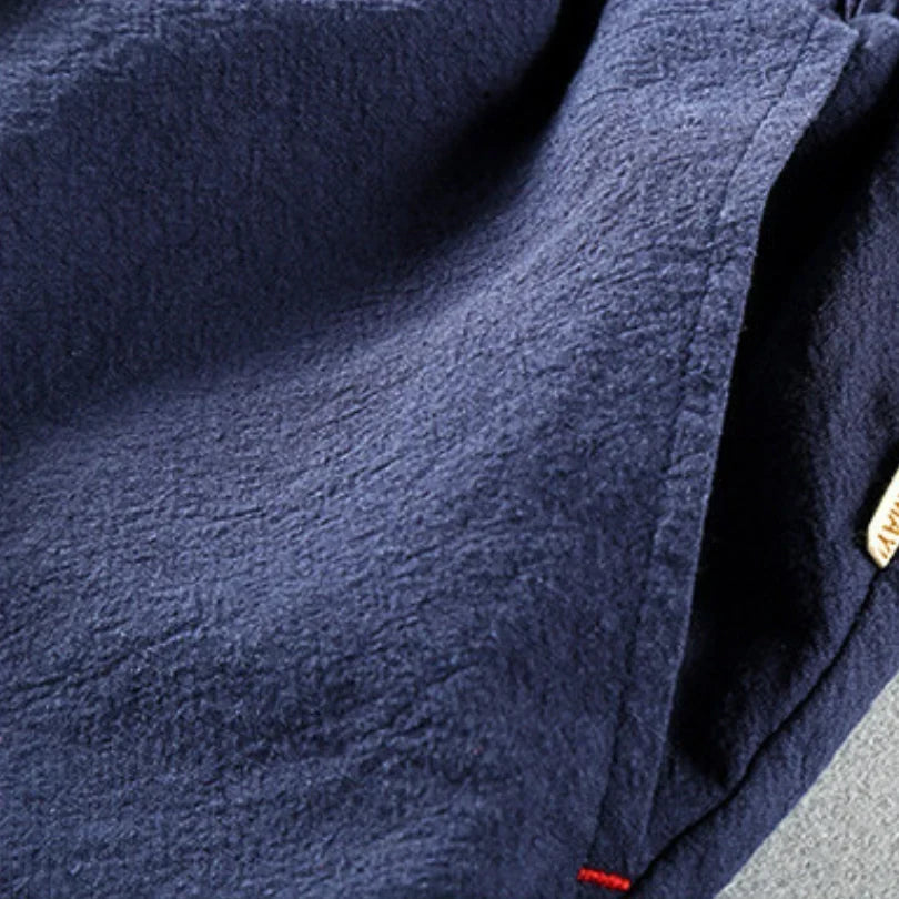 Behagelige herreshorts med justerbar pasform via elastisk talje og snøre. Ideelle som forårs- og sommershorts.
