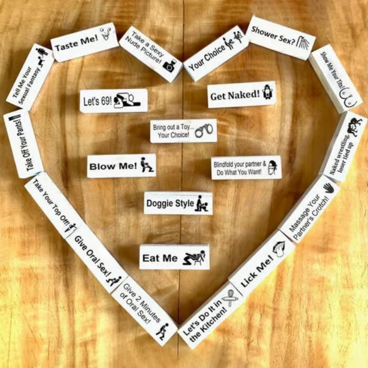Parforhold spil aften. Par spiller Parspil for Par, griner & deler intime øjeblikke, skaber romantik & hygge.