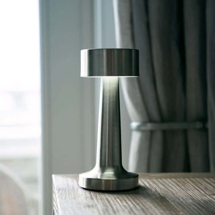Dæmpbar LED bordlampe med genopladeligt batteri
