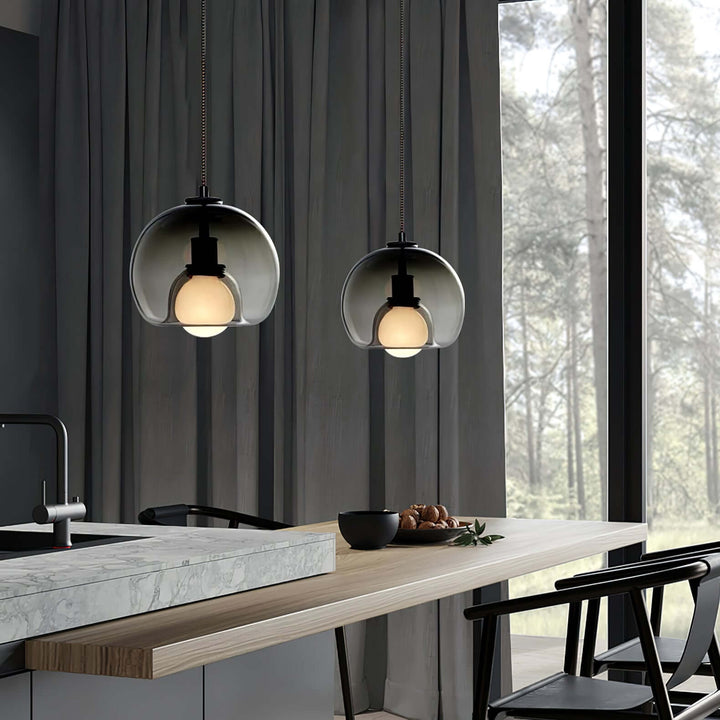 Moderne pendellampe i metal og glas