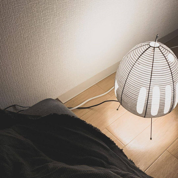 Minimalistisk japansk bordlampe Yumi