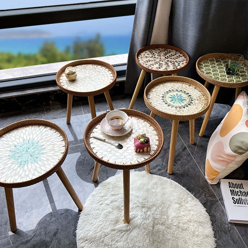 Rund rattan sidebord i naturtræ