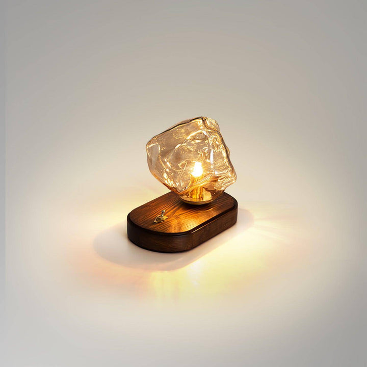 Bordlampe af glas i isstensdesign