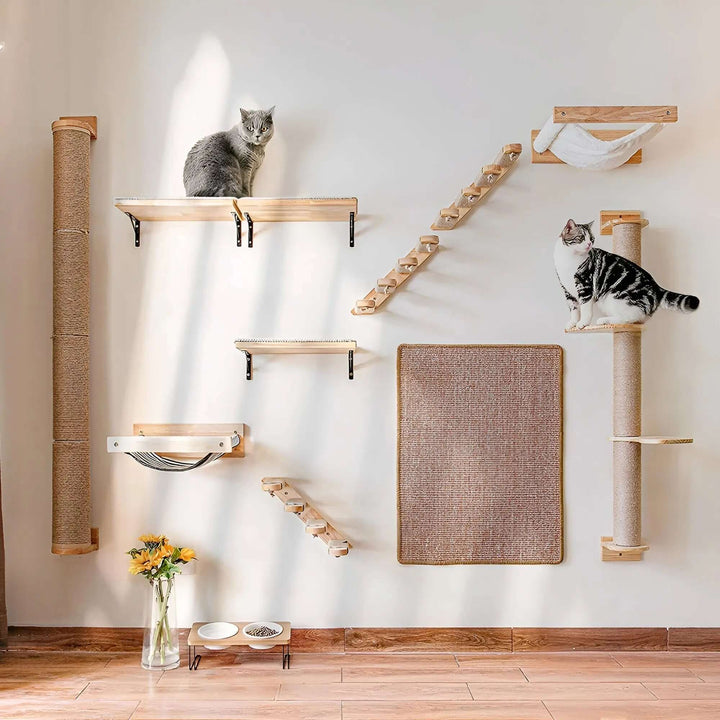 Væghængt klatrebræt med kradsestolpe til katte