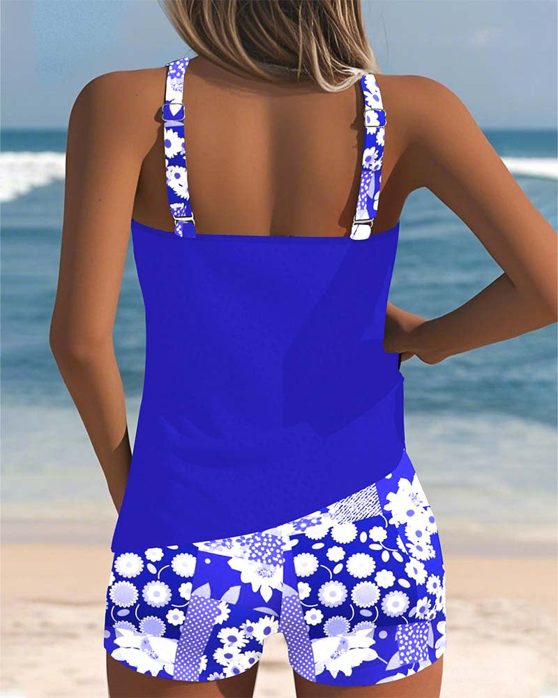 Elegant todelt dame bikini med scoop hals top og underdel med høj benudskæring. Strand- og poolklar.