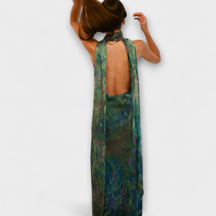 Grøn blomstret Monet stil maxi kjole til kvinder. Elegant festkjole med Iris print, ideel til sommer.