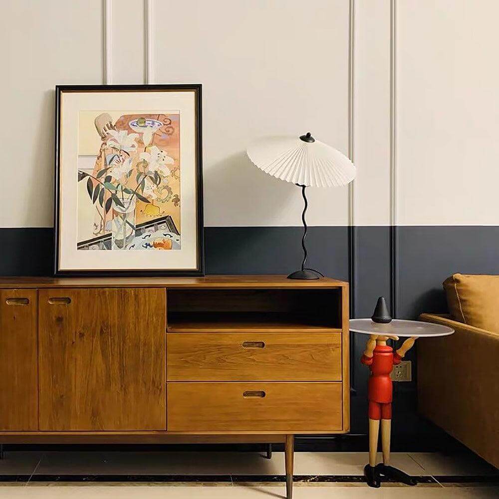 Moderne bølget desigbordlampe i metal