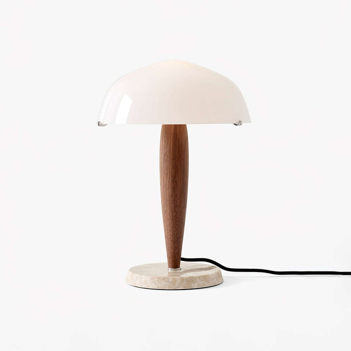 Designer bordlampe med valnødfod