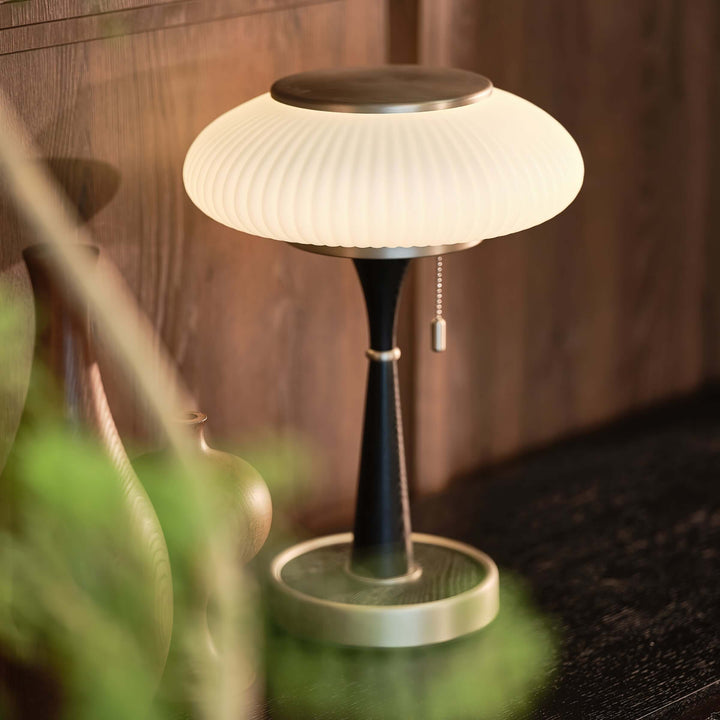 Moderne designer bordlampe i træ og metal, 36 cm