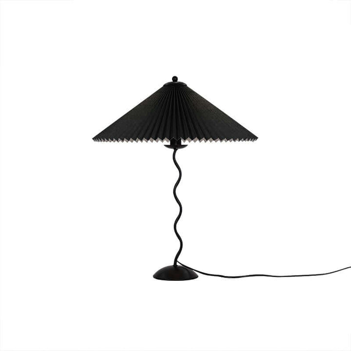 Moderne bølget desigbordlampe i metal