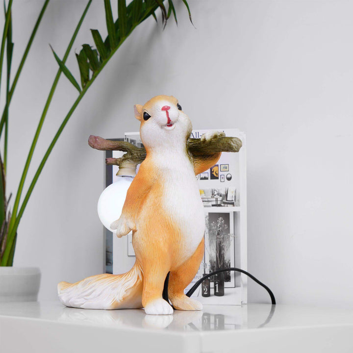 Dekorativ Egern Bordlampe med LED