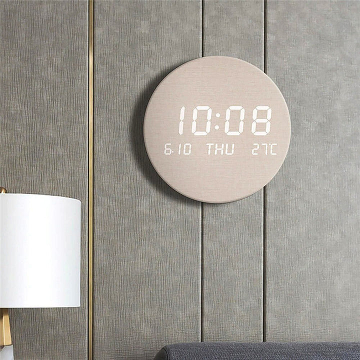 Minimalistisk Digital Vægur til Hjemmet