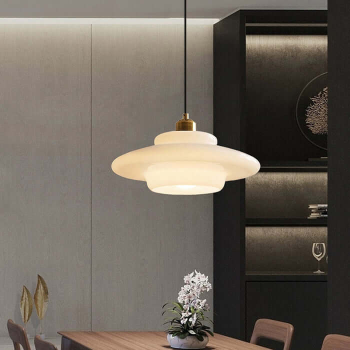 Elegant hvidglas pendellampe