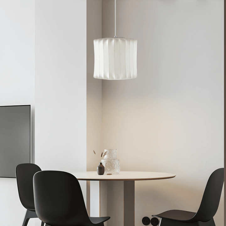 Moderne halvtømmer pendellampe i stilrent design