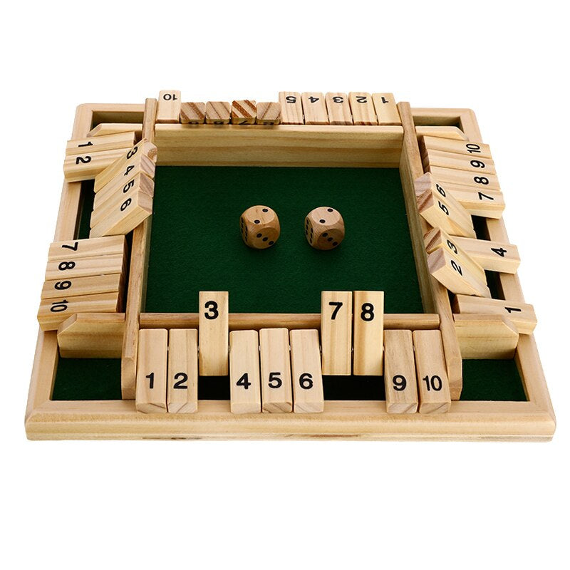 Strategisk familiespil i massivt træ, et tidløst brætspil for alle aldre, der udfordrer og underholder.