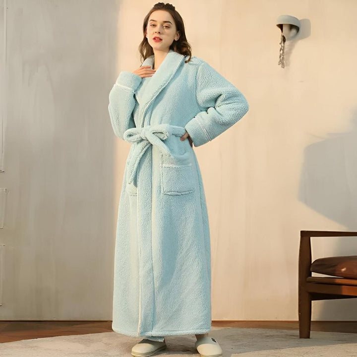 Luksuriøs blød fleece badekåbe for maksimal varme. Ideel som loungewear og morgenkåbe for alle.