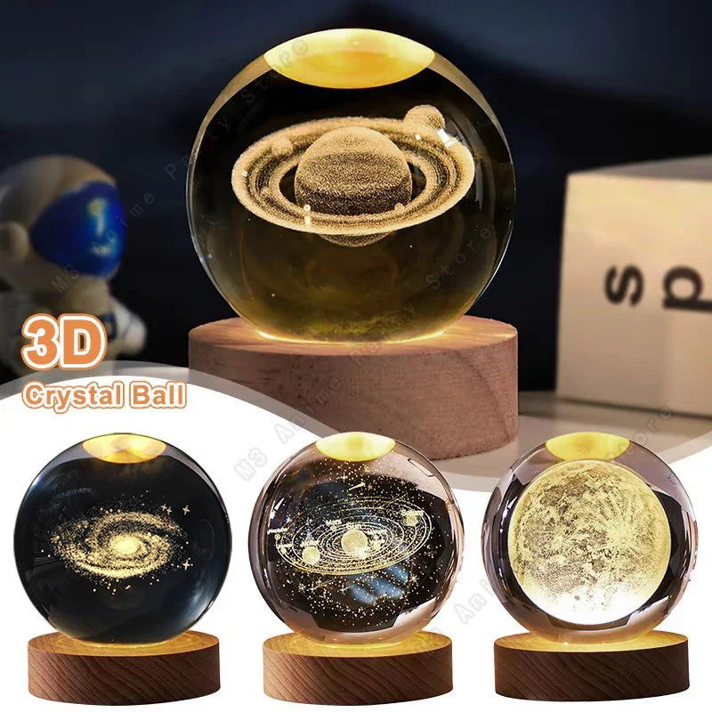 Detaljeret 3D krystalkugle natlampe med galakse, måne & Saturn. Ideel som dekorativt stemningslys.