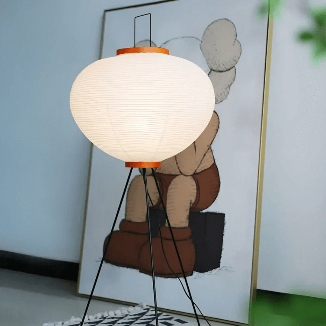 Standerlampe i rispapir med varmt hvidt LED-lys