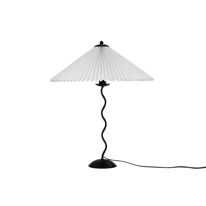 Moderne bølget desigbordlampe i metal