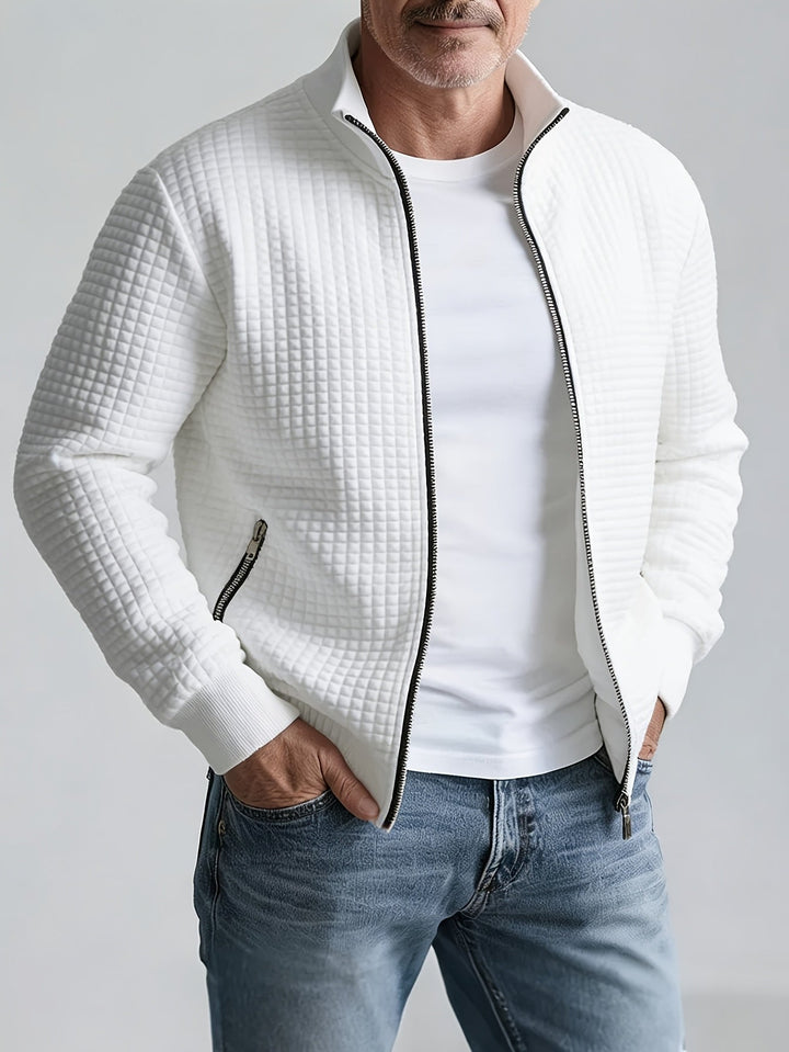 Stilfuld herre quiltet jakke med vaffelstruktur, stående krave og lynlåslommer. Perfekt casual overtøj.