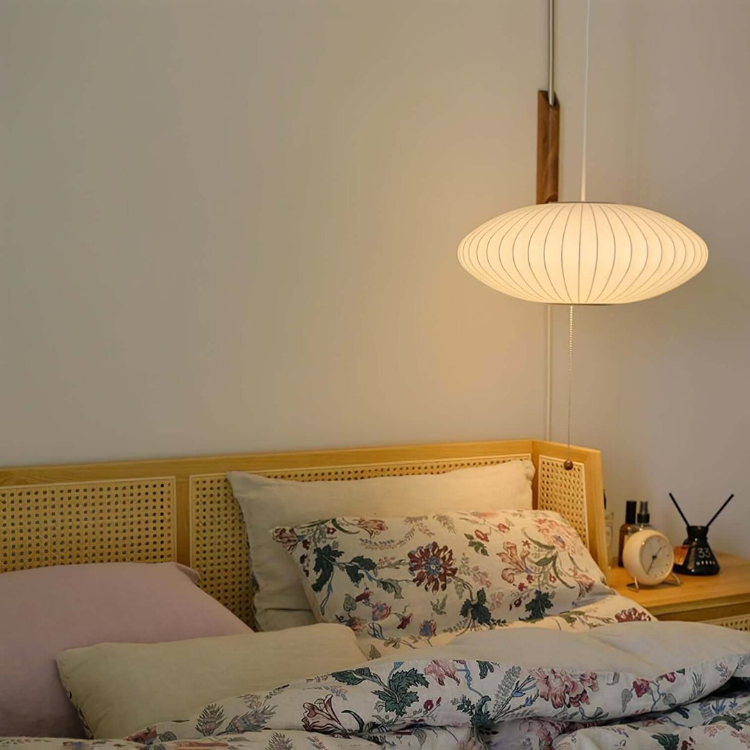 Moderne væglampe med kugledesign og varmt hvidt lys