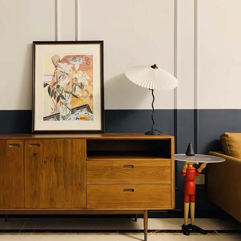 Moderne bølget desigbordlampe i metal
