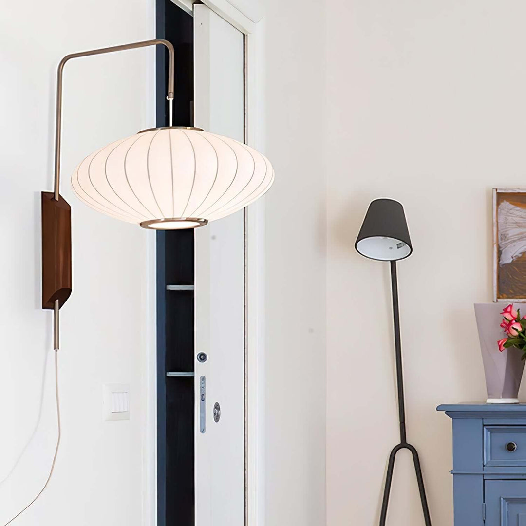 Moderne væglampe med kugledesign og varmt hvidt lys
