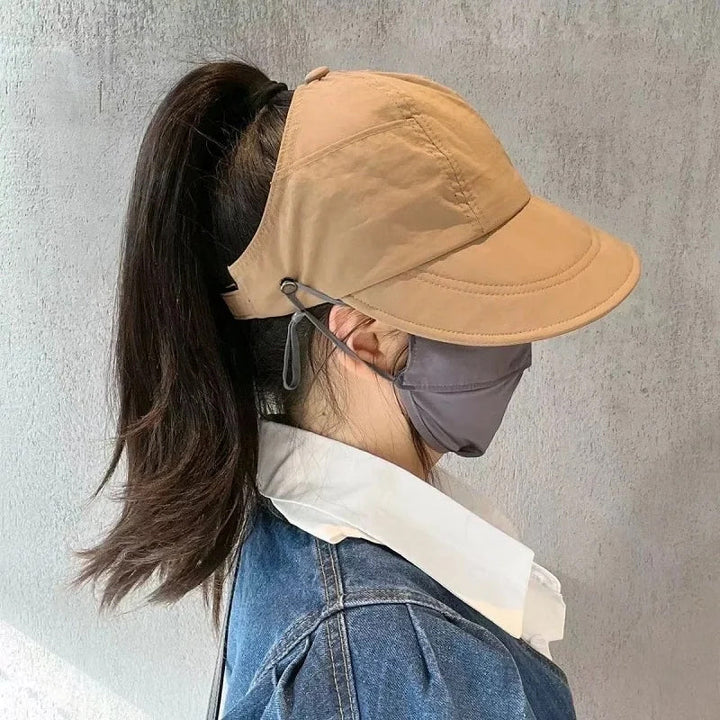 Chic kvinders UV-sommerhat med justerbar bred skygge og åben top til ferien og rejser.