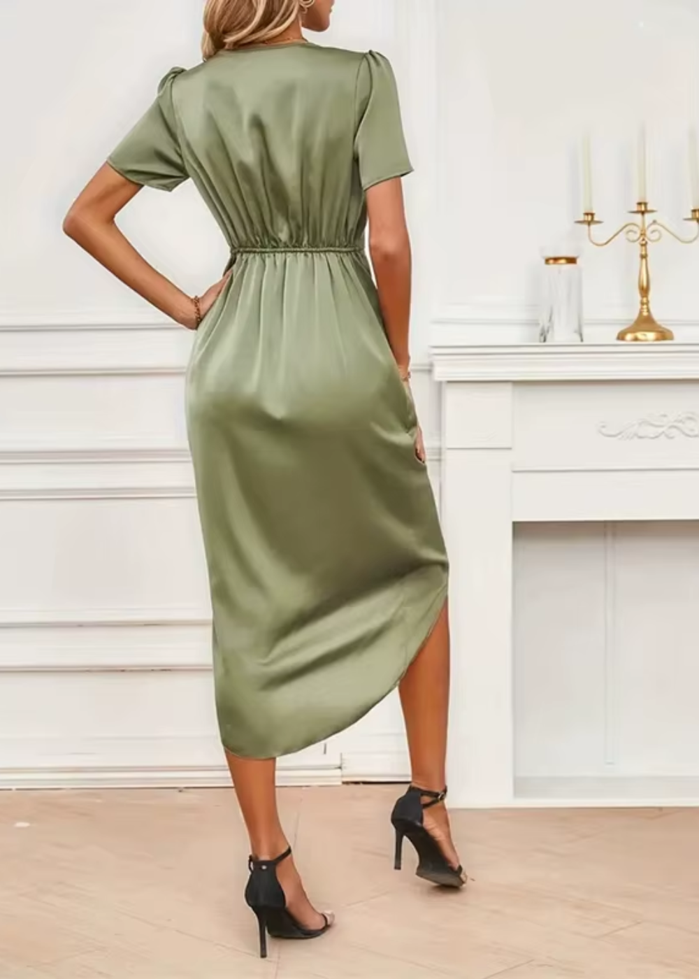 Komfortabel Ariana midi kjole med en elegant silhuet, perfekt til den moderne kvinde.