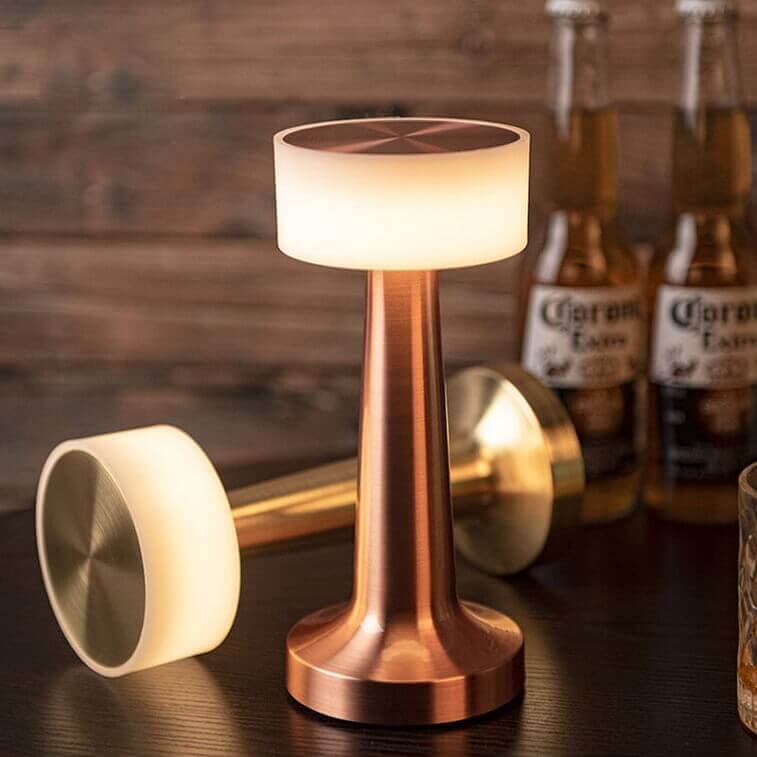 Dæmpbar LED bordlampe i moderne design