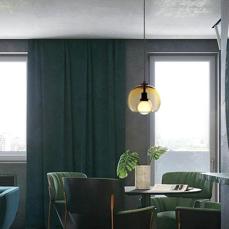 Moderne pendellampe i metal og glas