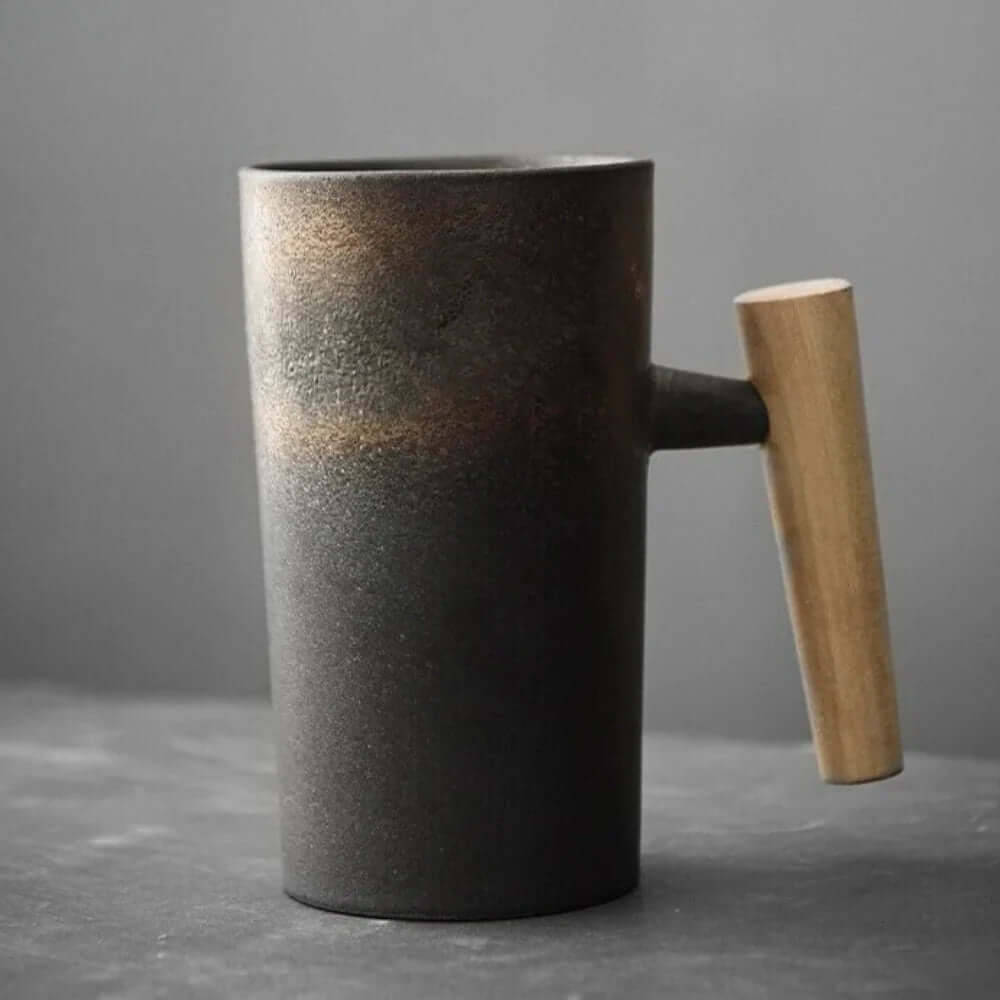 Minimalistisk Keramikkop med Træhåndtag