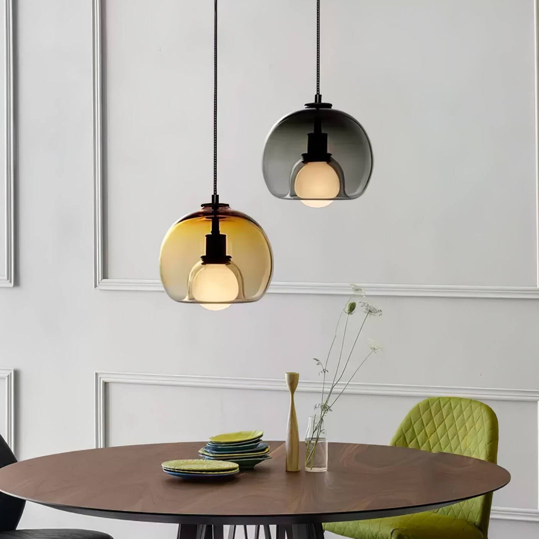 Moderne pendellampe i metal og glas