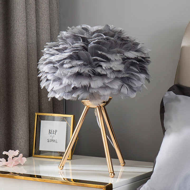 Dimmbar bordlampe med fjerdesign