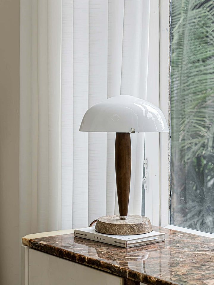 Designer bordlampe med valnødfod