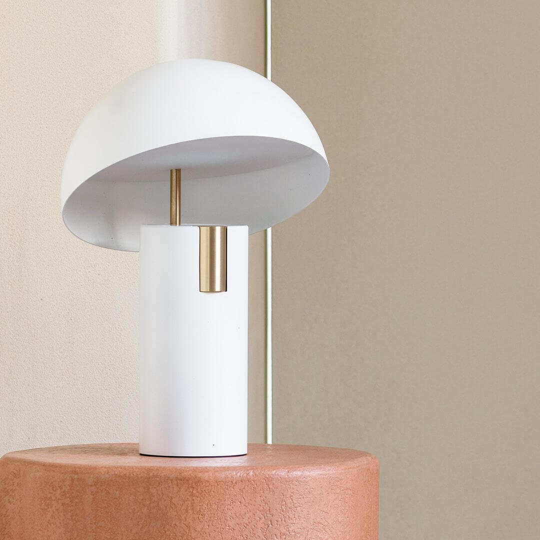 Moderne designer bordlampe med drejelige cylindre