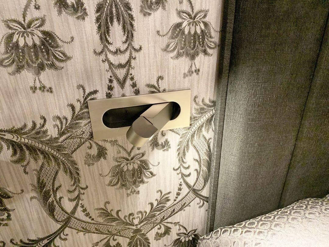 Dæmpbar LED sengebordslampe til soveværelset